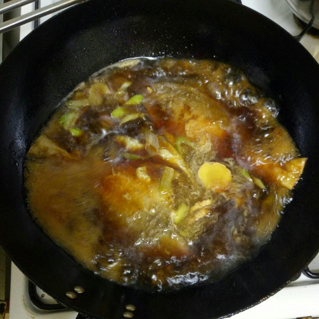 传统中式红烧平鱼