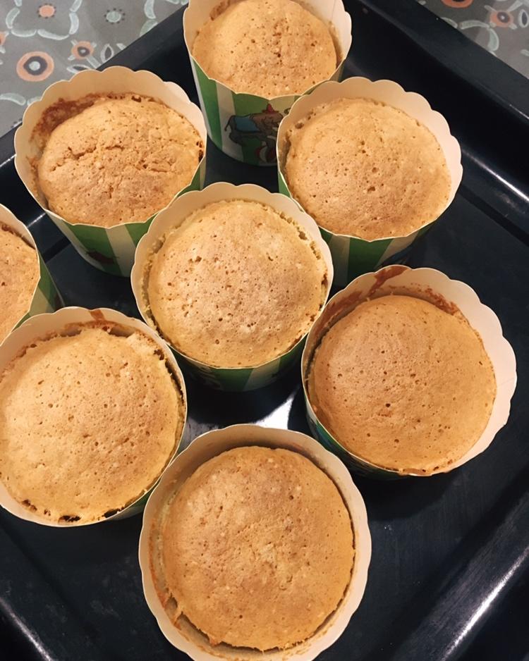 呼吸和橙做的最好吃的肉松拔丝小蛋糕(秒杀各种小烘焙坊~)