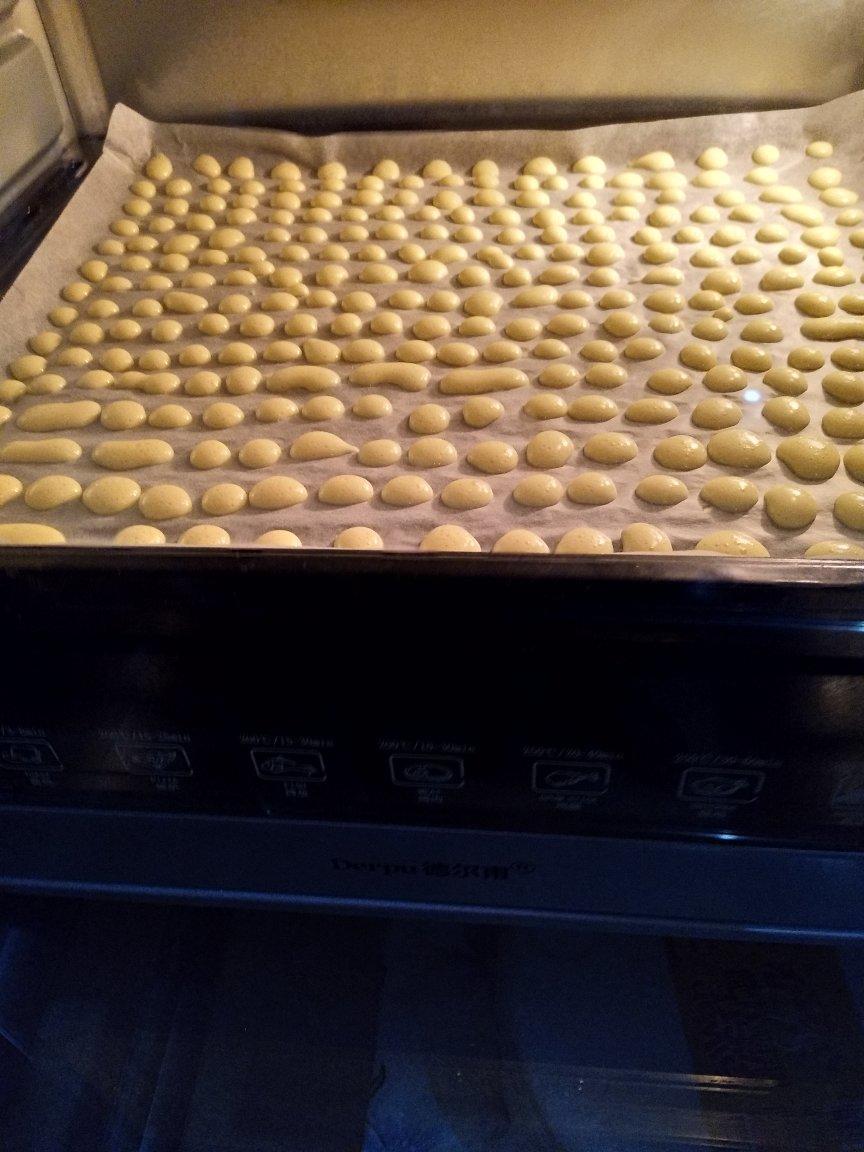 入口即化的无添加蛋黄溶豆