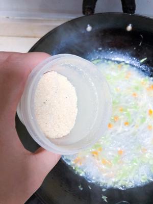 儿童快手早餐-蔬菜汤米面的做法 步骤4