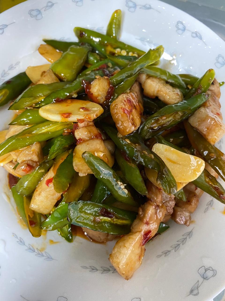 辣椒炒五花肉日常下饭菜的做法