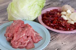 Le creuset酷彩-铸铁锅菜谱#水煮牛肉#的做法 步骤3