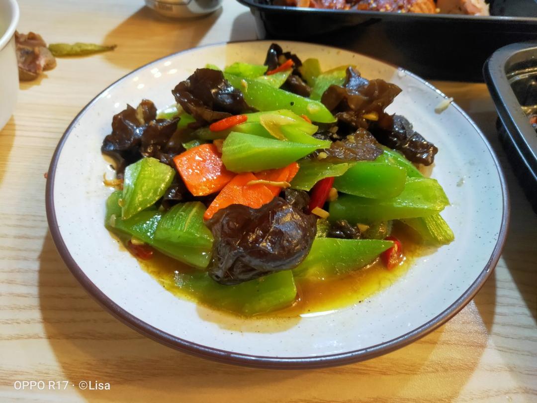 莴笋木耳炒鸡蛋