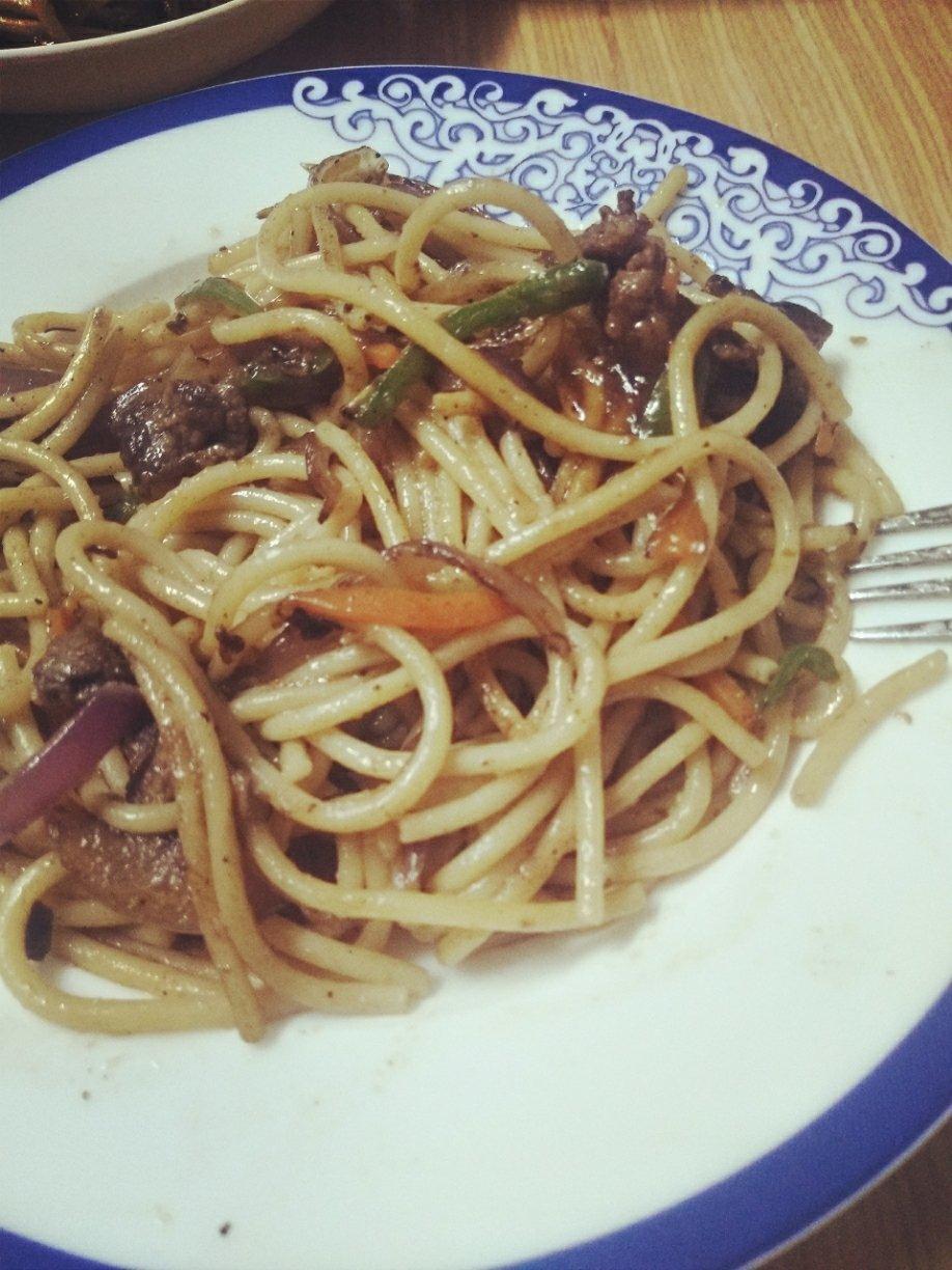 黑椒牛柳炒意面