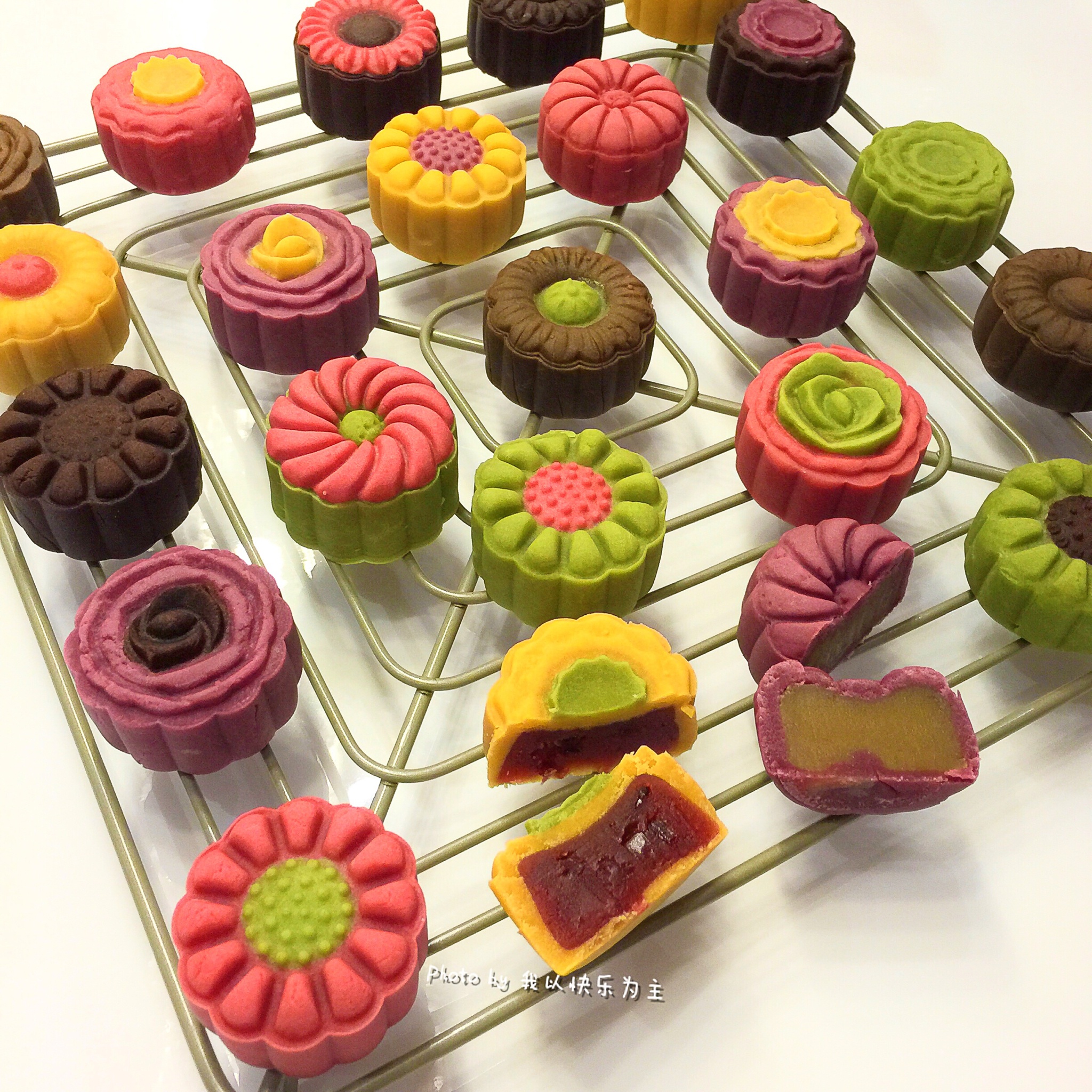 彩色桃山皮月饼