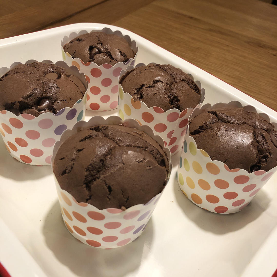 三重巧克力杯子蛋糕