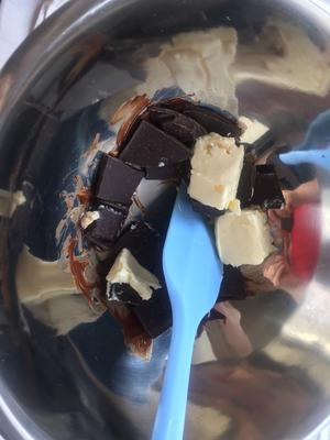 简单又高级的巧克力熔岩蛋糕的做法 步骤2