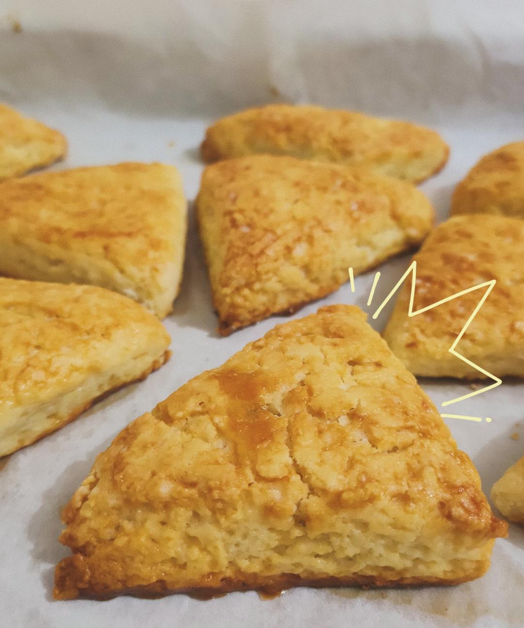 【视频】3分钟 奶油司康Scone(可能是世界上最快手的司康) 消耗淡奶油～