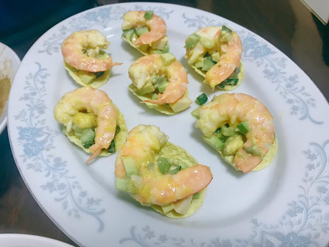 薯片牛油果大虾沙拉