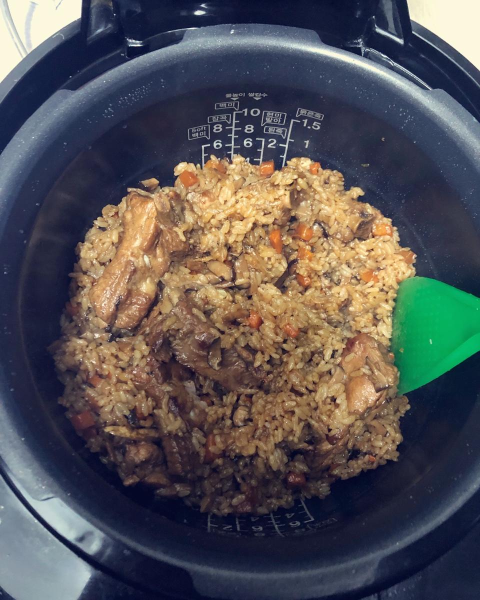 喷香排骨焖饭（爆好吃）