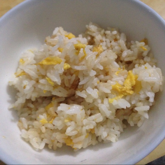 czqin钦做的电饭锅油盐鸡蛋饭