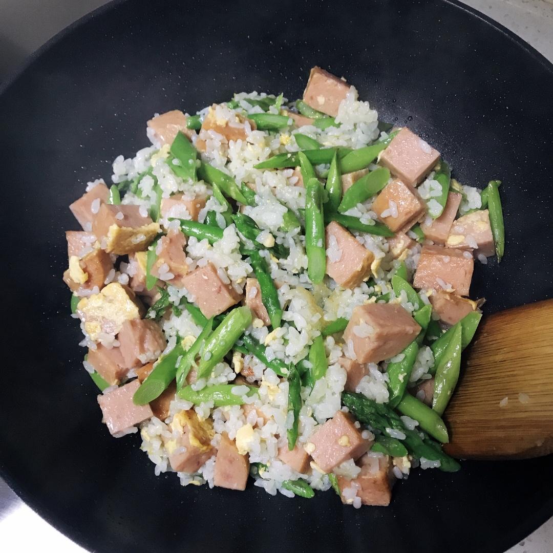 黄金火腿肠蛋炒饭