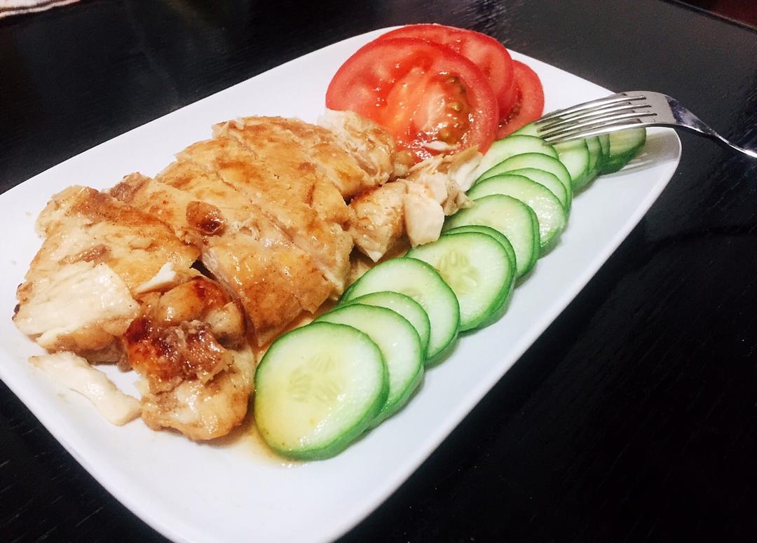 鸡胸肉蔬菜色拉