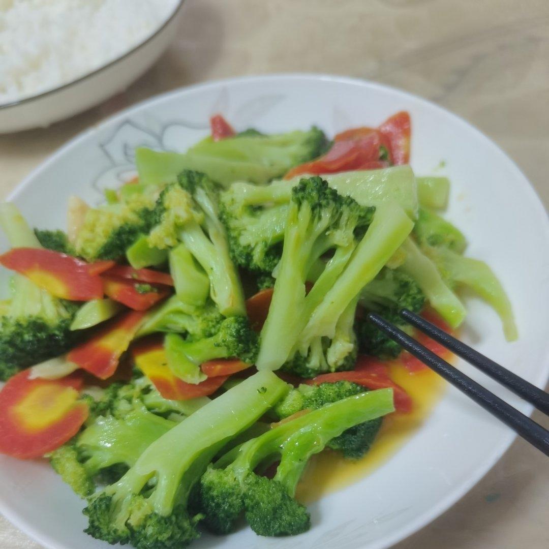 西蓝花炒胡萝卜清爽型～
