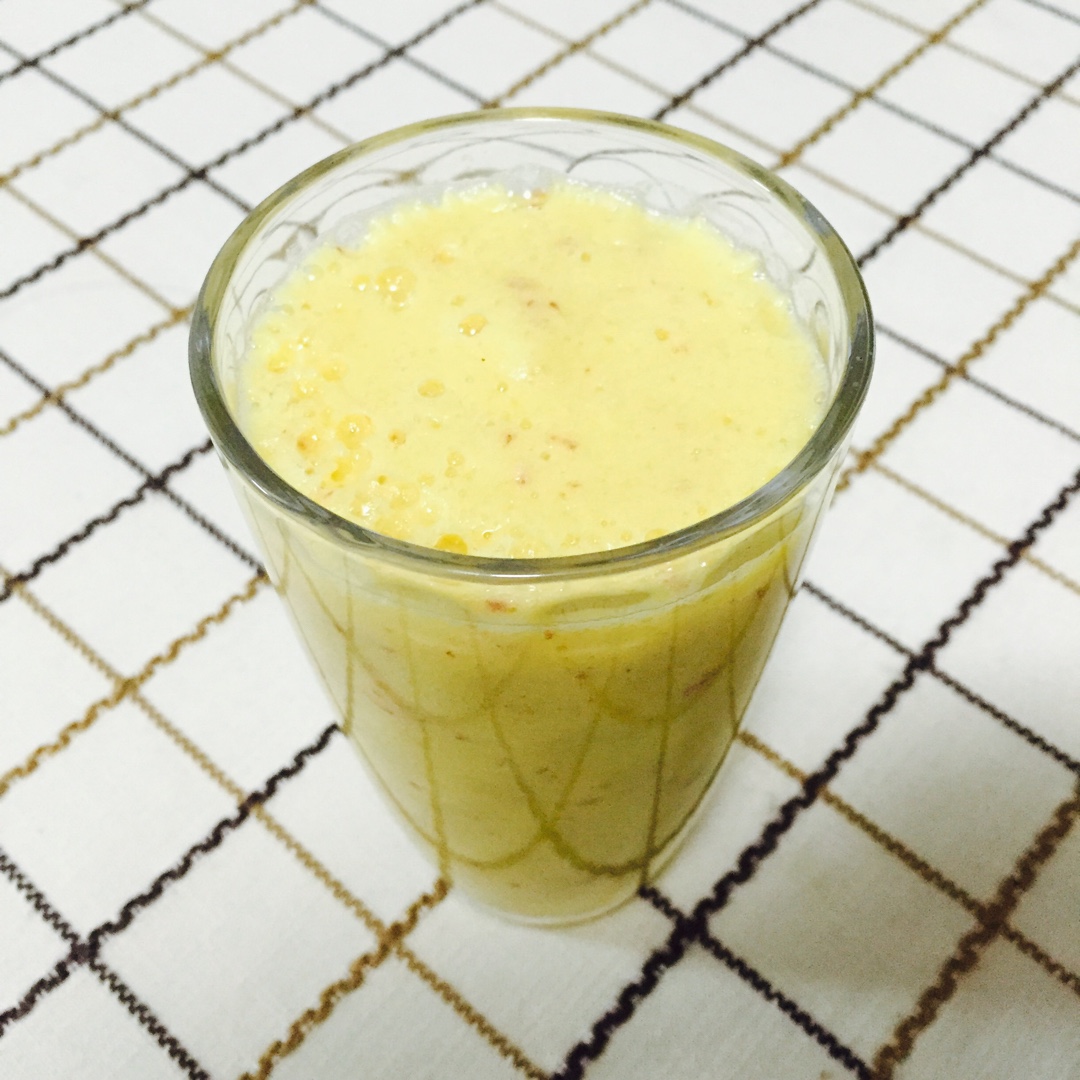 自制hey juice排毒果蔬汁。