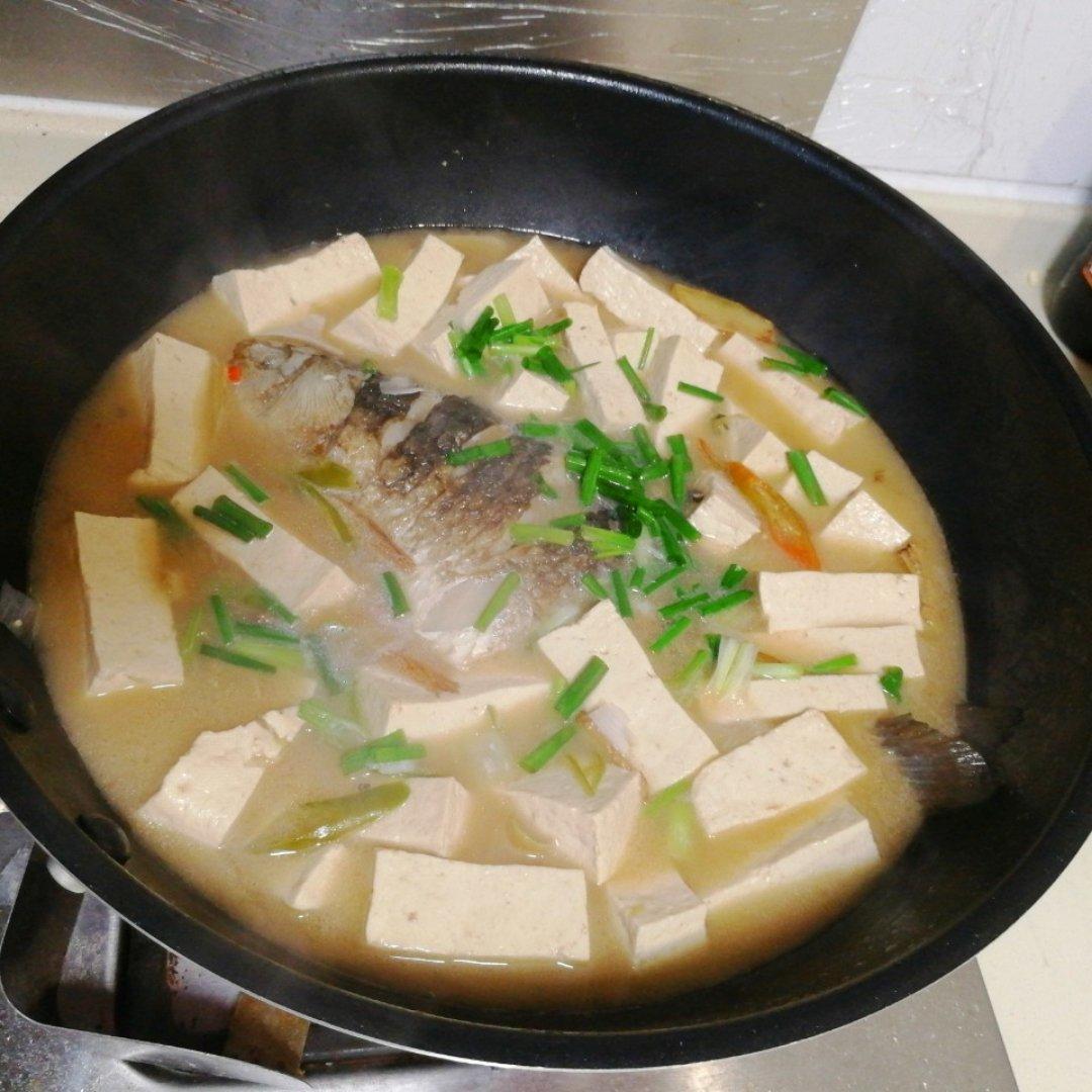 鲫鱼豆腐汤