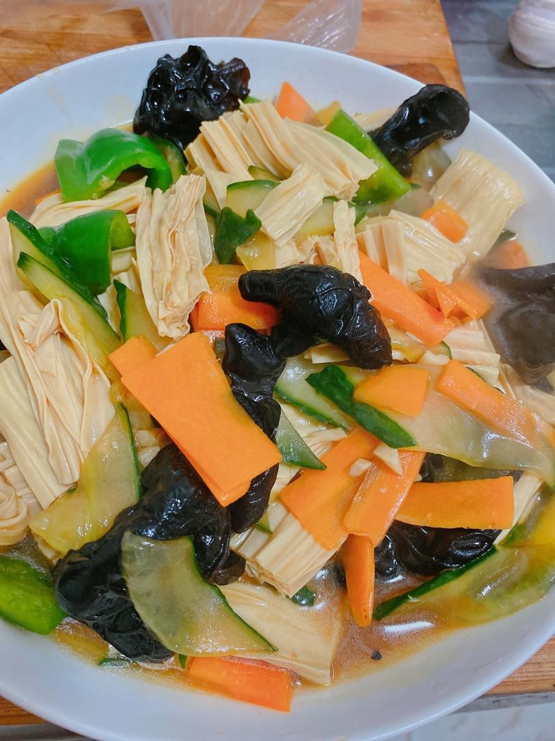 家常小炒木耳炒腐竹