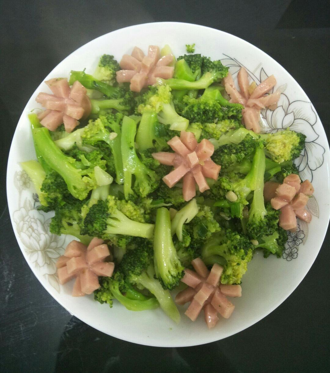 蒜香西兰花炒脆皮肠