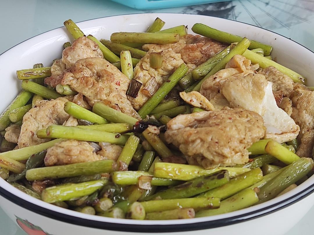 两分钟做好蒜苔炒鸡蛋