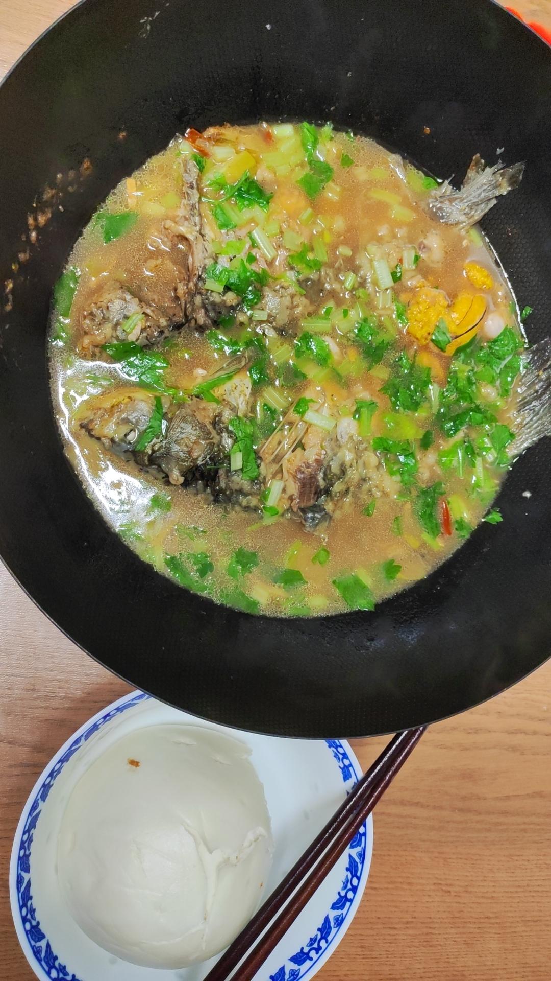 细嫩鲜香家常红烧小鲫鱼