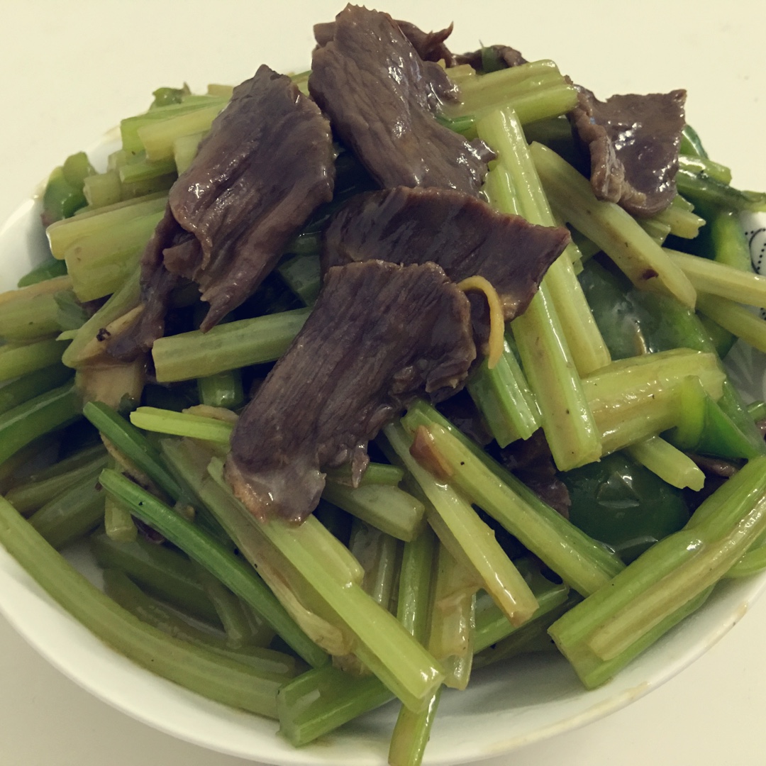 芹菜炒牛肉
