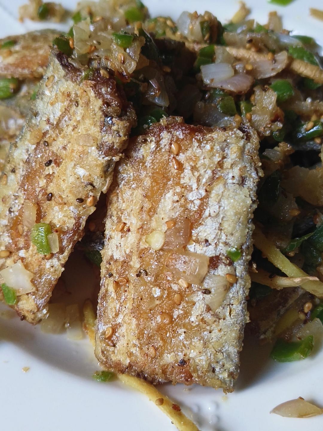 焦香酥脆干炸带鱼