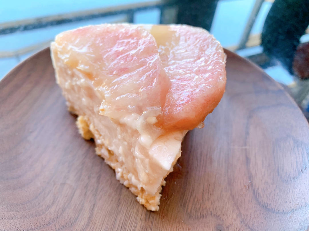 蜜桃酸奶慕斯蛋糕 超丰富的桃子果肉🍑(蜂蜜燕麦饼底)