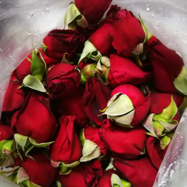 玫瑰饼玫瑰鲜花饼的做法集锦和现摘新鲜可食用玫瑰花瓣自制玫瑰酱