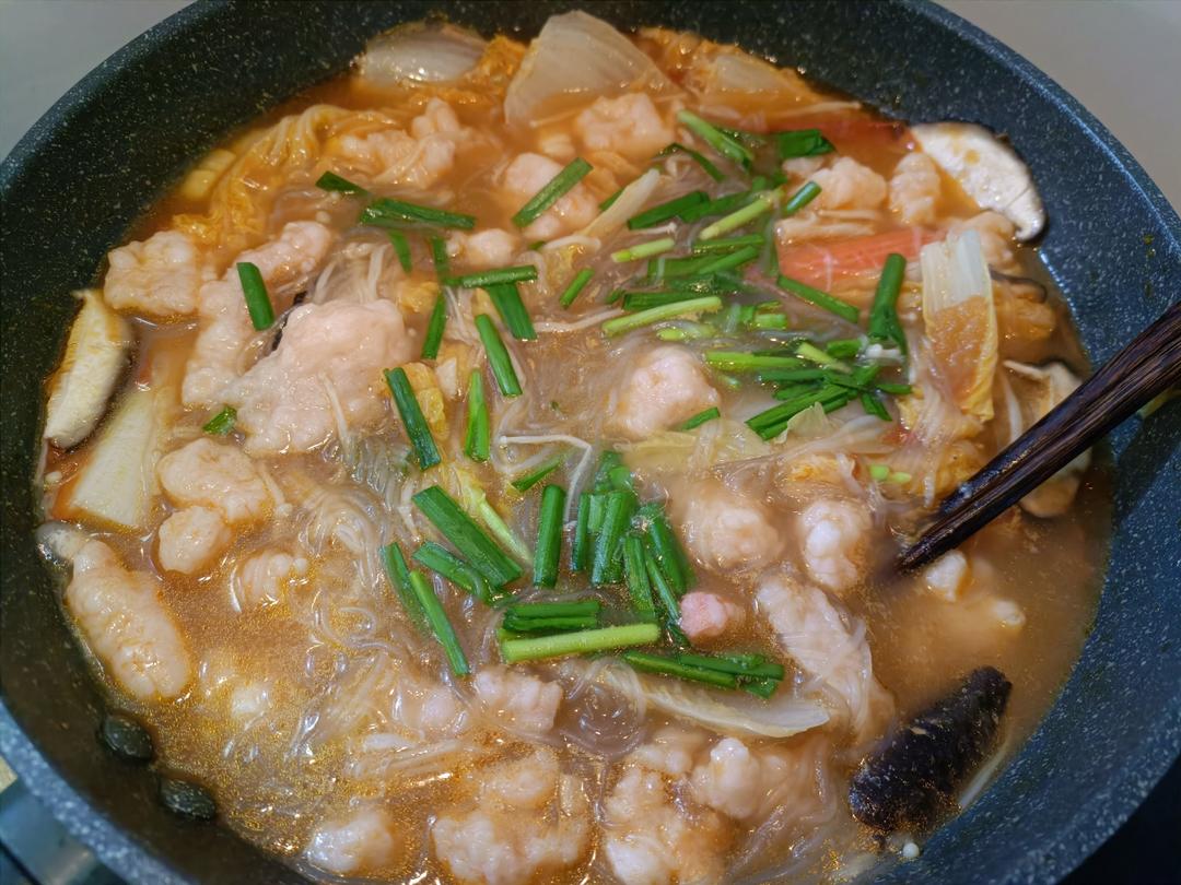 减脂餐｜番茄虾滑粉丝汤，汤鲜味美～