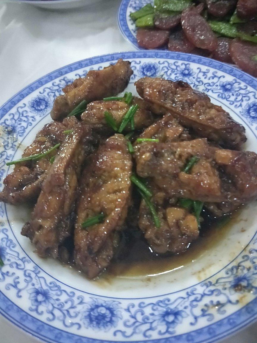 蒜香蚝油鸡翅中