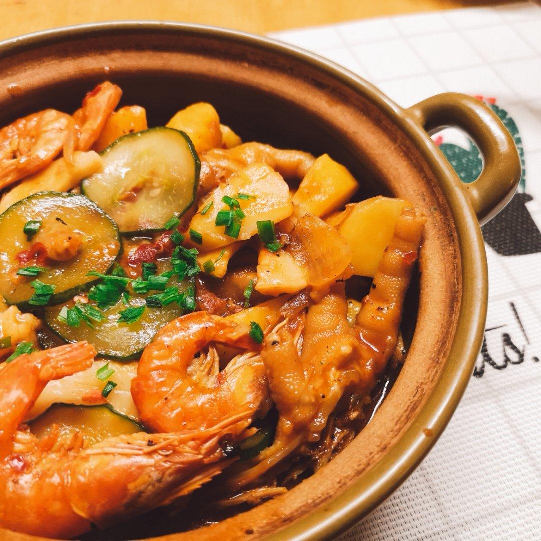 超简单的明虾鸡爪煲