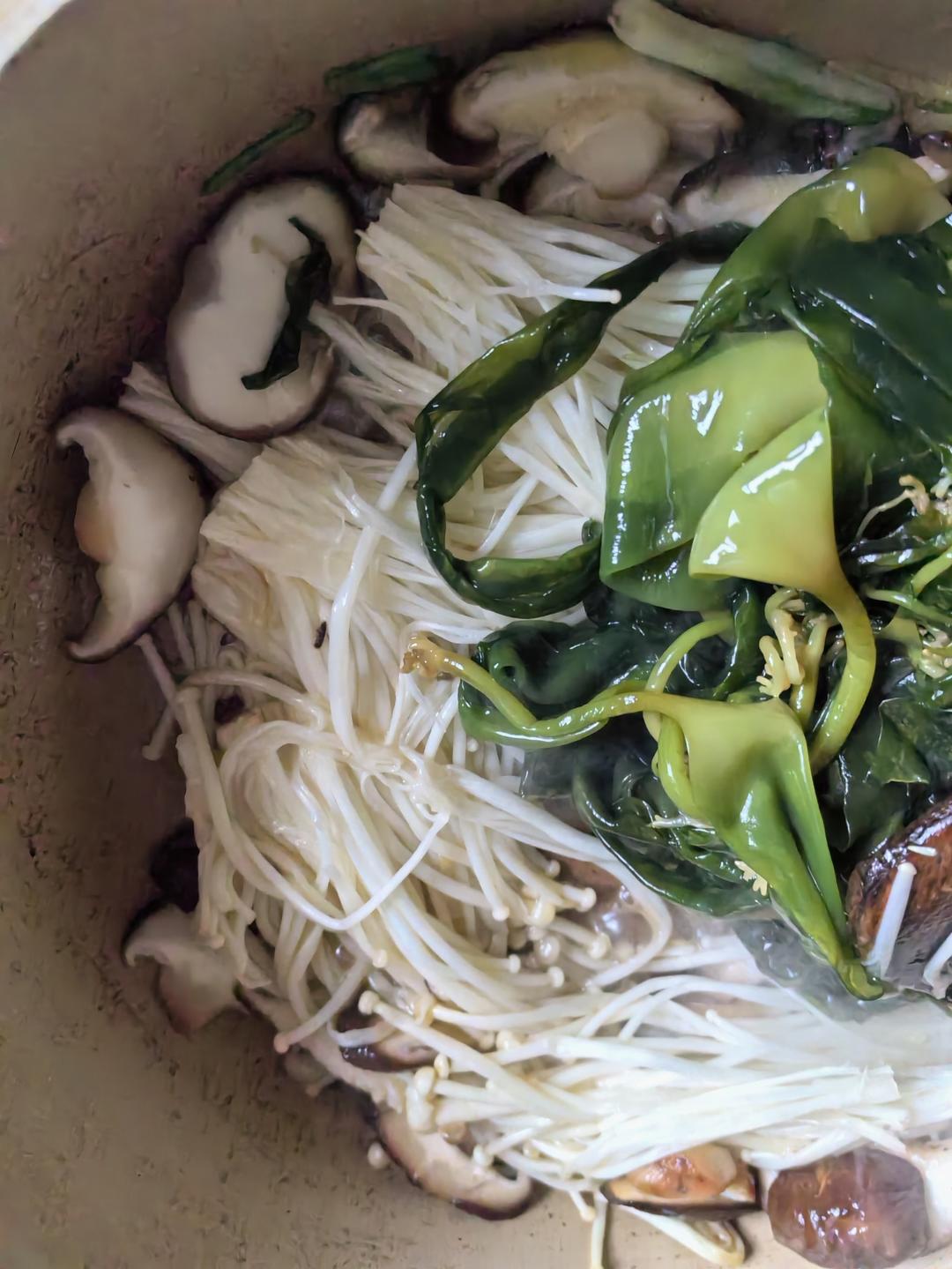 鲜！鲜！鲜的海带苗菌菇鸡蛋汤