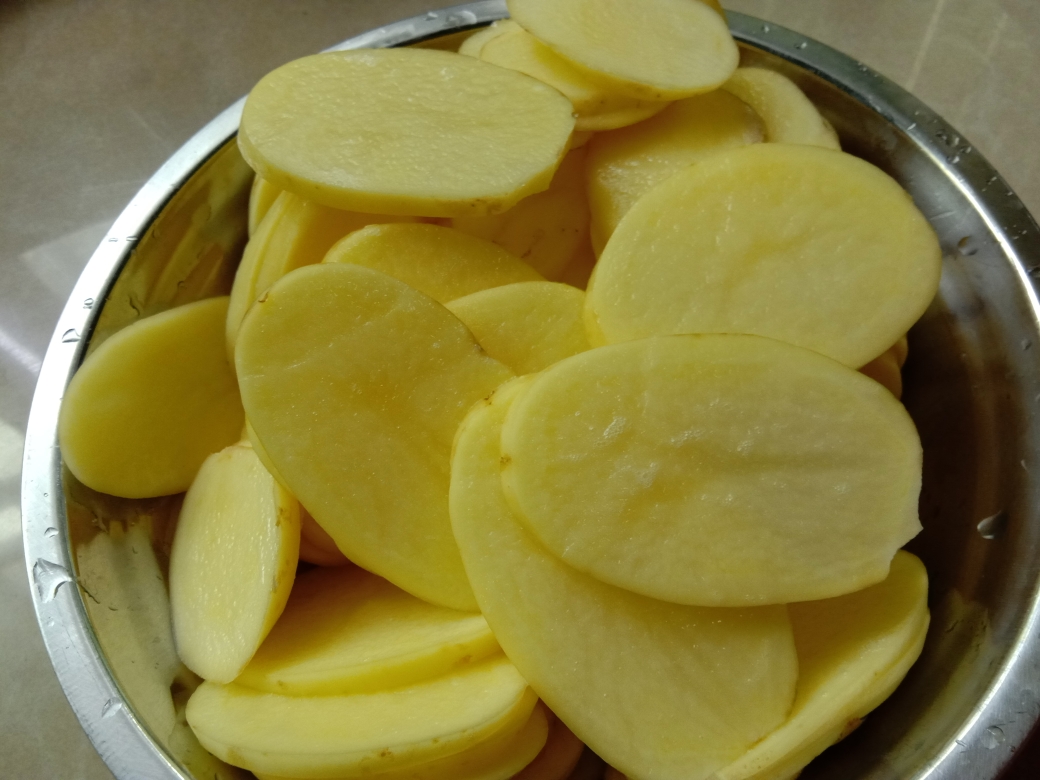 香煎土豆的做法 步骤2