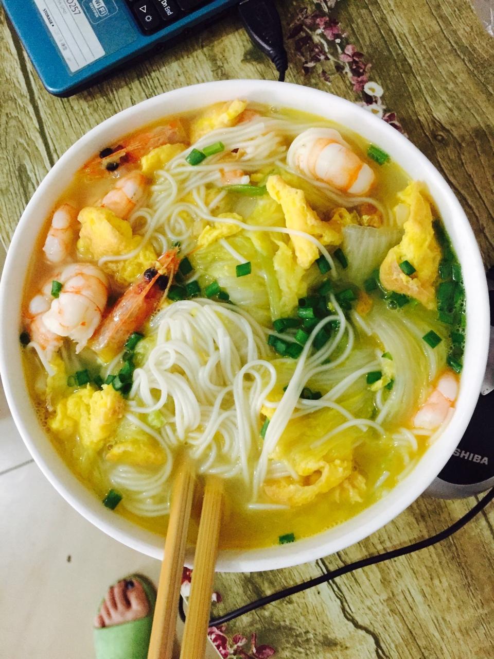 鲜虾番茄鸡蛋面