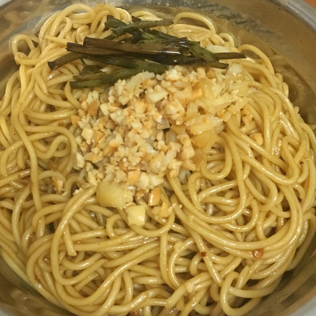10分钟搞定的一碗葱油拌面