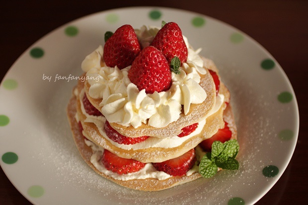 Pancake草莓奶油蛋糕