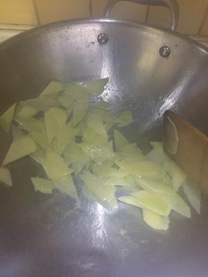 肉丝炒大蒜土豆的做法 步骤2
