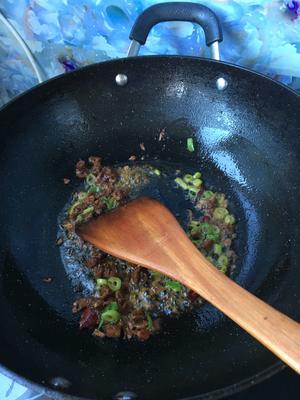 酱牛蒡焖豌豆的做法 步骤4