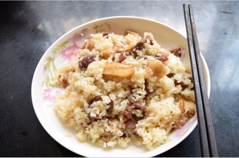 腊肠松茸炒饭的做法