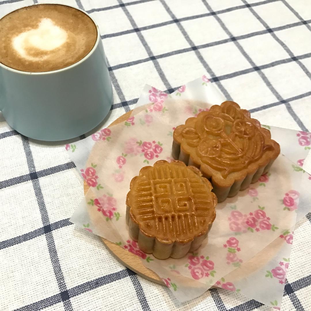 广式月饼—蛋黄莲蓉月饼