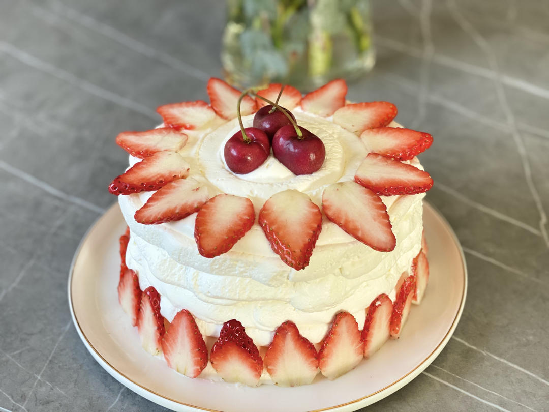草莓奶油蛋糕/基础戚风胚，徒手脱模剖片及抹面挤花/「戚风及其衍生」烘焙视频蛋糕篇1