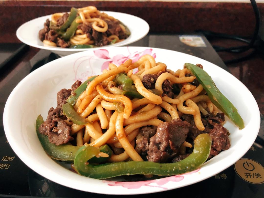 黑椒牛肉炒乌冬