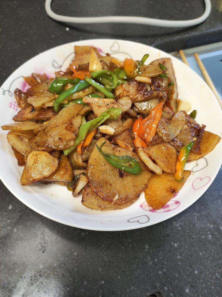 五花肉干煎土豆