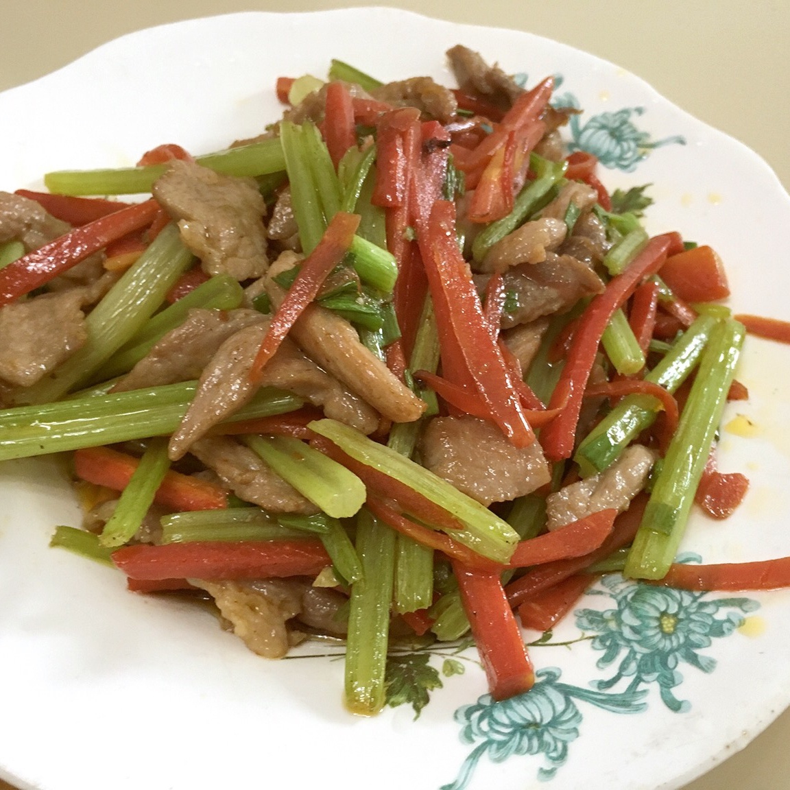 芹菜木耳炒肉丝