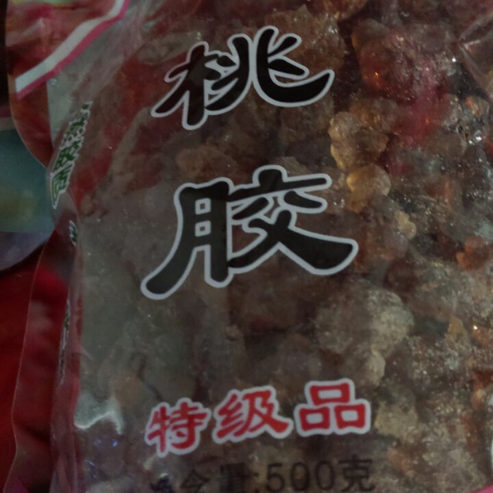 美容润肤 益气补血《桃胶皂角米百合银耳红枣羹》