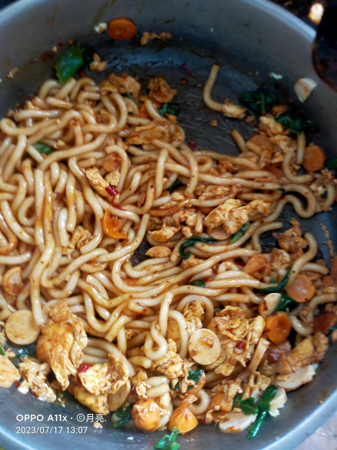 比路边摊好吃百倍的火腿炒土豆粉