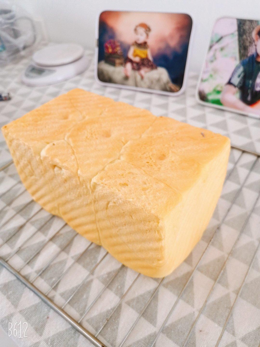 用烤箱自己做面包--手工牛奶吐司面包