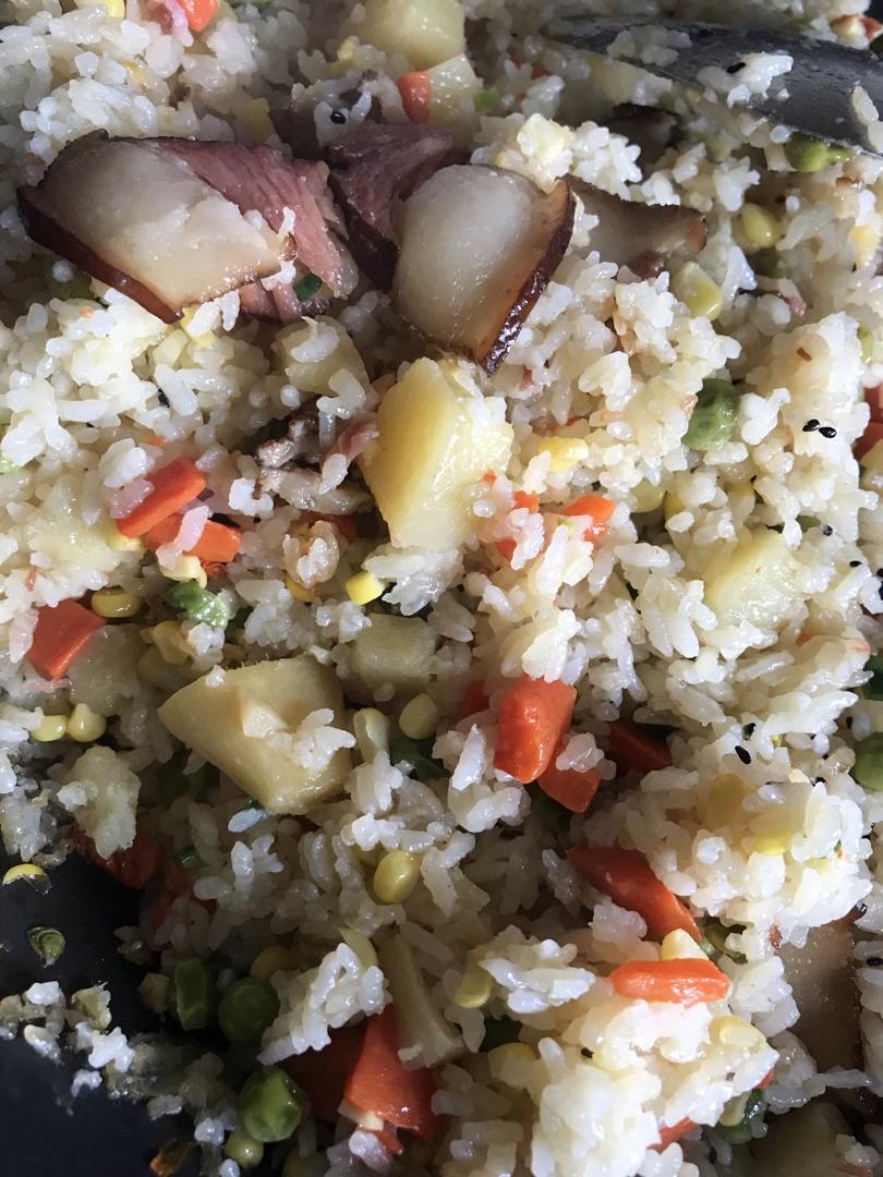 香菇腊肉饭