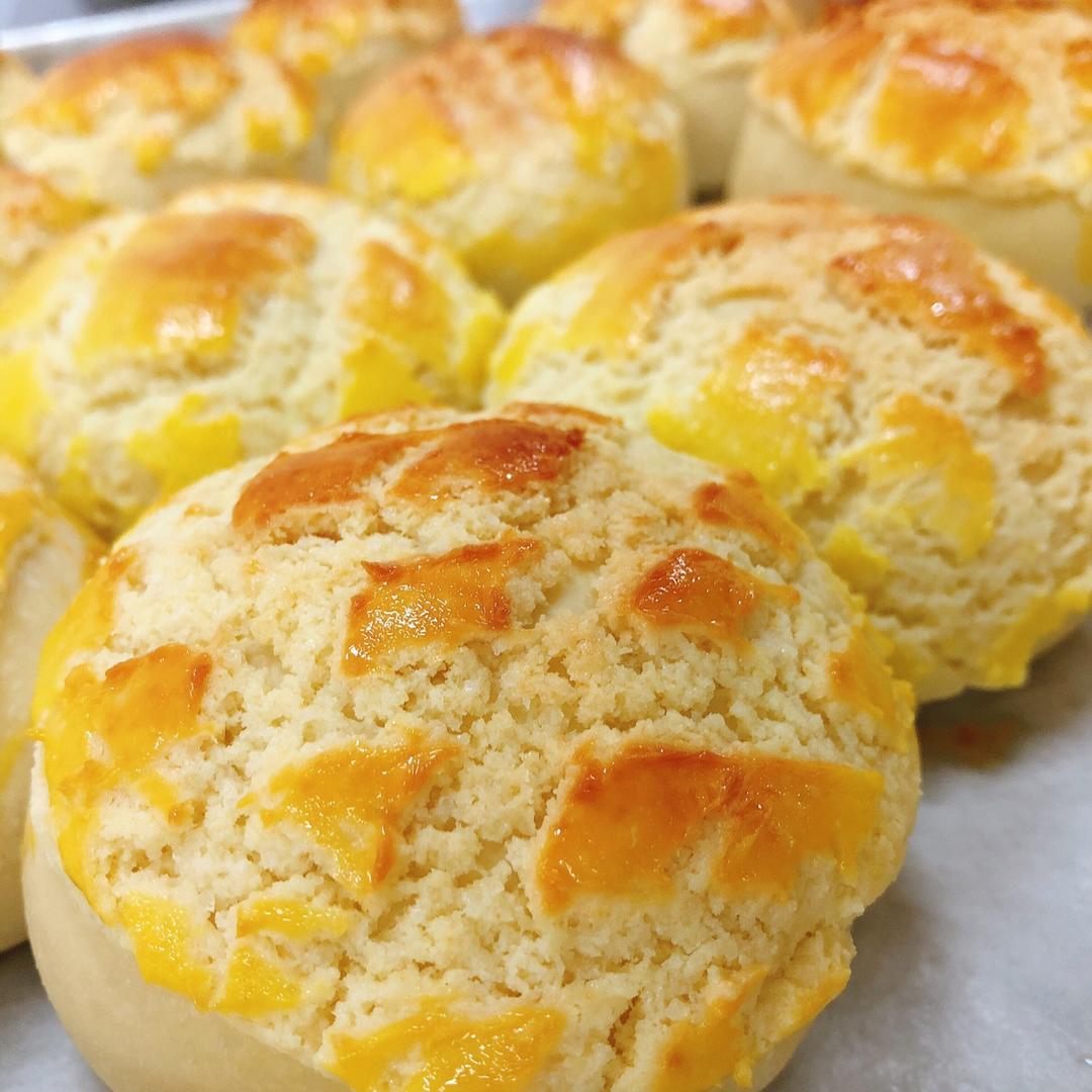 好吃到炸裂的港式菠萝包（附带制作酥皮的小视频）