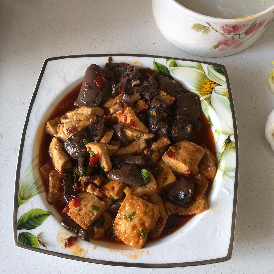 鸭血豆腐煲